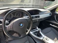 Gebraucht BMW 318 143 PS (105 kW) 2011 Grau Limousine