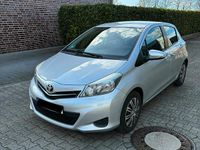 Gebraucht Toyota Yaris 99 PS (72 kW) 2012 Silber Kleinwagen