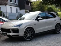 Gebraucht Porsche Cayenne E-Hybrid 340 PS (250 kW) 2021 Sechurabeige SUV