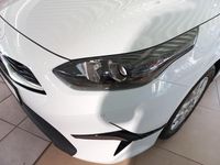 Neu Kia Ceed 99 PS (72 kW) 2026 Carrara weiss Kleinwagen