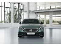 Gebraucht Mercedes E220 AMG line 197 PS (144 kW) 2026 Metalliclack verdesilber Limousine