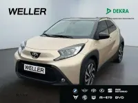 Gebraucht Toyota Aygo 72 PS (52 kW) 2025 Ginger beige metallic / dach mysticschwarz mica Kleinwagen