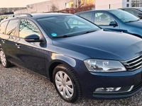 Gebraucht VW Passat 140 PS (102 kW) 2013 Blau Kombi