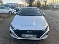 Gebraucht Hyundai i20 Intro Edition 101 PS (74 kW) 2021 Silber Limousine