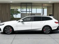 Gebraucht BMW 550e M Sport 489 PS (359 kW) 2025 Alpinweiss iii (weiß) Kombi