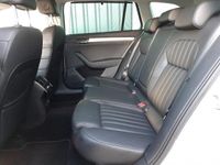 Gebraucht Skoda Superb Style 190 PS (139 kW) 2016 Weiß Kombi
