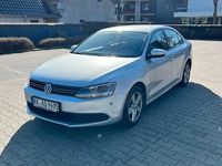 Gebraucht VW Jetta Comfortline 105 PS (77 kW) 2011 Grau Limousine