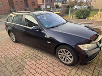 Gebraucht BMW 320 177 PS (130 kW) 2007 Blau Kombi