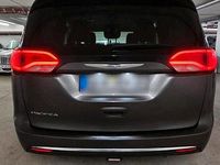 Gebraucht Chrysler Pacifica 291 PS (214 kW) 2021 Grau Van