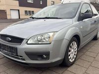 Gebraucht Ford Focus Trend 80 PS (58 kW) 2005 Cosmicsilber metallic Kleinwagen