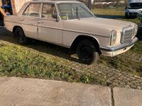 Second-hand Mercedes 230 1968 Berlinǎ