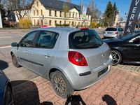 Gebraucht Renault Clio II 75 PS (55 kW) 2006 Silber Kleinwagen