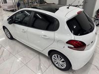 Gebraucht Peugeot 208 Style 83 PS (61 kW) 2018 Weiß Kleinwagen