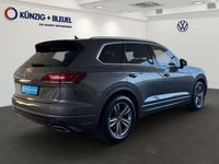 Gebraucht VW Touareg Elegance 231 PS (169 kW) 2023 Siliziumgrau metallic SUV