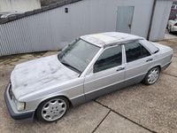 Second-hand Mercedes 190 132 CP (97 kW) 1992 Argintiu Berlinǎ