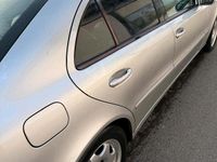 Gebraucht Mercedes E220 150 PS (110 kW) 2004 Silber Limousine
