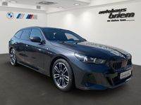 Gebraucht BMW 520 M Sport 197 PS (144 kW) 2024 Sophistograu brillanteffekt Kombi