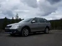 Gebraucht Skoda Octavia Scout 140 PS (102 kW) 2012 Andere farben Kombi