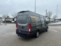 Gebraucht Iveco Daily 175 PS (128 kW) 2025 Grau dunkelgrau metalic Van / Kleinbus