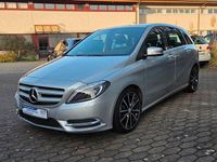 Gebraucht Mercedes B200 156 PS (114 kW) 2014 Silber Van / Kleinbus