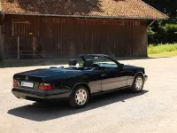 Gebraucht Mercedes E220 Sportline 150 PS (110 kW) 1994 Blau Cabrio