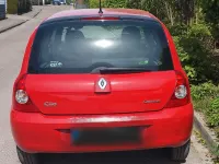 Używany Renault Clio II Campus 58 KM (42 kW) 2009 Czerwony Sedan/Limuzyna