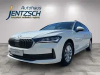 Gebraucht Skoda Superb Essence 150 PS (110 kW) 2025 Weiß Kombi