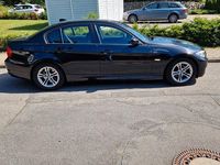 Gebraucht BMW 318 Sport Line 143 PS (105 kW) 2010 Schwarz Limousine
