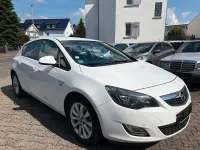 Gebraucht Opel Astra 110 PS (80 kW) 2012 Weiß Limousine