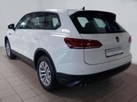Gebraucht VW Touareg 231 PS (169 kW) 2022 Pure white SUV