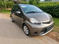 Gebraucht Toyota Aygo 68 PS (50 kW) 2012 Gold Kleinwagen