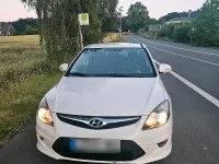 Gebraucht Hyundai i30 109 PS (80 kW) 2012 Weiß Limousine