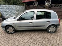 Gebraucht Renault Clio II 75 PS (55 kW) 2000 Silber Kleinwagen