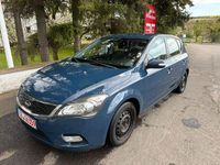 Używany Kia Ceed 125 KM (91 kW) 2011 Niebieski Hatchback
