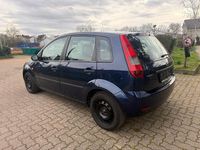 Gebraucht Ford Fiesta 80 PS (58 kW) 2004 Blau Kleinwagen