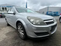Używany Opel Astra Enjoy 105 KM (77 kW) 2004 Srebrny Sedan/Limuzyna