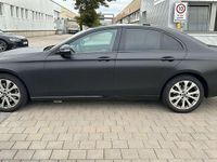 Gebraucht Mercedes E220 200 PS (147 kW) 2023 Schwarz Limousine
