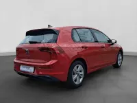 Gebraucht VW Golf VIII Life 150 PS (110 kW) 2024 Rot Limousine