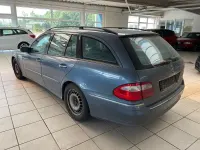 Gebraucht Mercedes E200 Avantgarde 163 PS (119 kW) 2003 Blau Limousine
