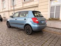 Gebraucht Skoda Fabia 60 PS (44 kW) 2009 Blau Kleinwagen