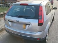 Gebraucht Ford Fiesta 70 PS (51 kW) 2005 Silber Kleinwagen
