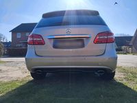 Gebraucht Mercedes B180 122 PS (89 kW) 2013 Silber Van / Kleinbus