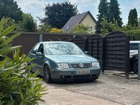 Gebraucht VW Bora 105 PS (77 kW) 2004 Blau Limousine