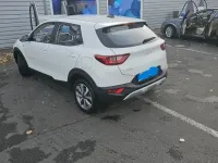 Używany Kia Stonic Vision 101 KM (74 kW) 2024 Biały SUV