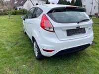 Gebraucht Ford Fiesta Trend 60 PS (44 kW) 2014 Weiß Kleinwagen