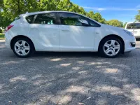 Gebraucht Opel Astra 101 PS (74 kW) 2013 Weiß Limousine