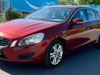 Gebraucht Volvo V60 Momentum 150 PS (110 kW) 2012 Rot Kombi