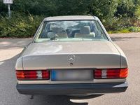 Gebraucht Mercedes 190 72 PS (52 kW) 1987 Grau Limousine