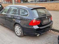 Gebraucht BMW 318 143 PS (105 kW) 2012 Schwarz Kombi
