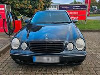 Gebraucht Mercedes E220 143 PS (105 kW) 1999 Blau Limousine